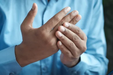 A woman suffers from neuropathy symptoms in North Dallas & DFW